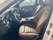 Cần bán xe Mercedes C 300 AMG sản xuất năm 2019, màu trắng, chưa lăn bánh