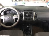 Cần bán lại xe Toyota Innova đời 2013, màu bạc 