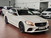 Cần bán xe Mercedes C 300 AMG sản xuất năm 2019, màu trắng, chưa lăn bánh