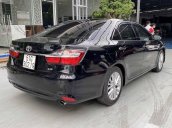 Cần bán xe Toyota Camry 2.0E năm 2016, màu đen còn mới