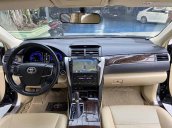 Cần bán xe Toyota Camry 2.0E năm 2016, màu đen còn mới