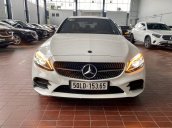 Cần bán xe Mercedes C 300 AMG sản xuất năm 2019, màu trắng, chưa lăn bánh