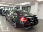 Bán gấp Mercedes E300 AMG 2020, màu đen, xe cũ giá tốt
