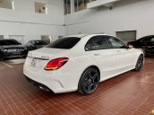 Cần bán xe Mercedes C 300 AMG sản xuất năm 2019, màu trắng, chưa lăn bánh