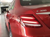 Bán Mercedes-Benz E300 2020, màu đỏ duy nhất, chính hãng