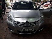 Cần bán gấp Toyota Vios đời 2010, màu bạc còn mới