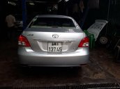 Cần bán gấp Toyota Vios đời 2010, màu bạc còn mới