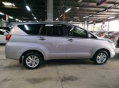 Cần bán xe Toyota Innova đời 2016, màu xám còn mới