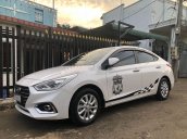 Bán xe Hyundai Accent 2018, màu trắng còn mới  