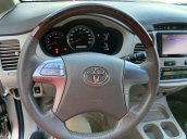 Cần bán Toyota Innova năm 2015, màu vàng cát, số tự động, giá tốt
