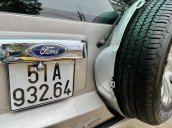 Cần bán Ford Everest năm 2014, màu bạc còn mới, giá tốt