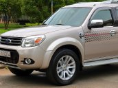 Cần bán Ford Everest năm 2014, màu bạc còn mới, giá tốt