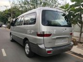 Cần bán Hyundai Starex đời 2006, màu bạc còn mới