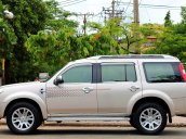 Cần bán Ford Everest năm 2014, màu bạc còn mới, giá tốt