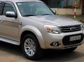 Cần bán Ford Everest năm 2014, màu bạc còn mới, giá tốt