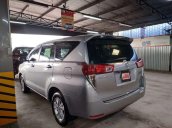 Cần bán xe Toyota Innova đời 2016, màu xám còn mới