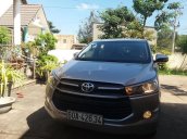 Cần bán gấp Toyota Innova đời 2017, màu bạc 