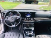 Bán lại Mercedes E250 năm sản xuất 2017, màu trắng, giá rẻ