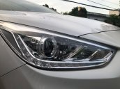 Bán xe Hyundai Accent 2018, màu trắng còn mới  