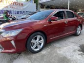 Bán lại Toyota Camry 2.5Q 2015, màu đỏ, mới đi 30.000km