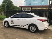 Bán xe Hyundai Accent 2018, màu trắng còn mới  