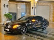 Bán gấp chiếc xe Mercedes E300 AMG đời 2018, màu đen