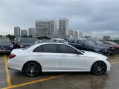 Cần bán xe Mercedes-Benz E300 AMG sản xuất năm 2019, màu trắng