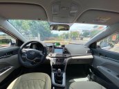 Bán xe Hyundai Elantra năm sản xuất 2018, màu trắng còn mới  