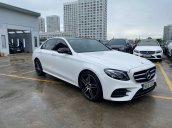 Cần bán xe Mercedes-Benz E300 AMG sản xuất năm 2019, màu trắng