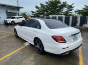 Cần bán xe Mercedes-Benz E300 AMG sản xuất năm 2019, màu trắng