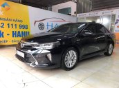 Cần bán gấp Toyota Camry 2017 2.0 E năm 2017 xe gia đình, giá thấp