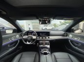 Cần bán xe Mercedes-Benz E300 AMG sản xuất năm 2019, màu trắng