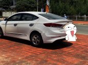 Bán xe Hyundai Elantra năm sản xuất 2018, màu trắng còn mới  