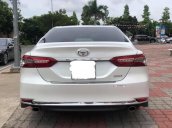 Cần bán xe Camry 2.5Q, sản xuất 2019, số tự động, xe giá rẻ, chính chủ sử dụng