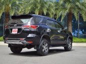 Bán ô tô Toyota Fortuner năm 2018, màu đen còn mới