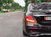 Cần bán gấp Mercedes E300 sản xuất 2018, màu đen còn mới