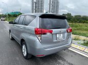 Cần bán lại xe Toyota Innova 2017, màu bạc còn mới, giá tốt