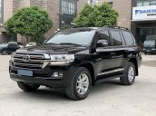 Xe chính chủ bán Toyota Land Cruiser VX động cơ V8 dung tích 4.6L màu đen, nội thất kem, xe sản xuất 2016, tên tư nhân