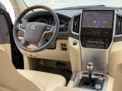 Xe chính chủ bán Toyota Land Cruiser VX động cơ V8 dung tích 4.6L màu đen, nội thất kem, xe sản xuất 2016, tên tư nhân