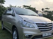 Bán Toyota Innova năm 2014, màu bạc xe gia đình