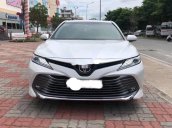 Cần bán xe Toyota Camry năm 2019, màu bạc, nhập khẩu  