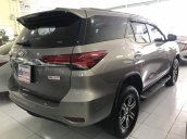 Cần bán lại xe Toyota Fortuner 2.4G năm 2019, xe còn đẹp như mới, giao nhanh