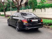 Cần bán gấp Mercedes E300 sản xuất 2018, màu đen còn mới