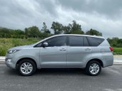 Cần bán lại xe Toyota Innova 2017, màu bạc còn mới, giá tốt