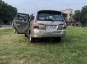 Bán Toyota Innova năm 2014, màu bạc xe gia đình