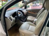 Bán ô tô Toyota Innova G năm sản xuất 2010, màu bạc xe gia đình 