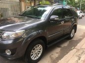 Cần bán gấp Toyota Fortuner năm 2013, màu xám, xe gia đình, giá cạnh tranh