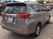 Bán ô tô Toyota Innova năm 2017, màu bạc, xe cũ giá tốt