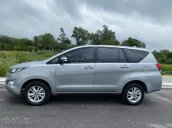 Cần bán gấp Toyota Innova năm 2017, màu bạc còn mới, 568tr