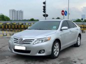 Bán Toyota Camry sản xuất năm 2010, màu bạc, nhập khẩu nguyên chiếc còn mới